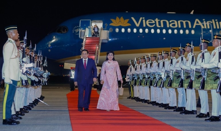 PM begins official visit to Malaysia, attends 46th ASEAN summit